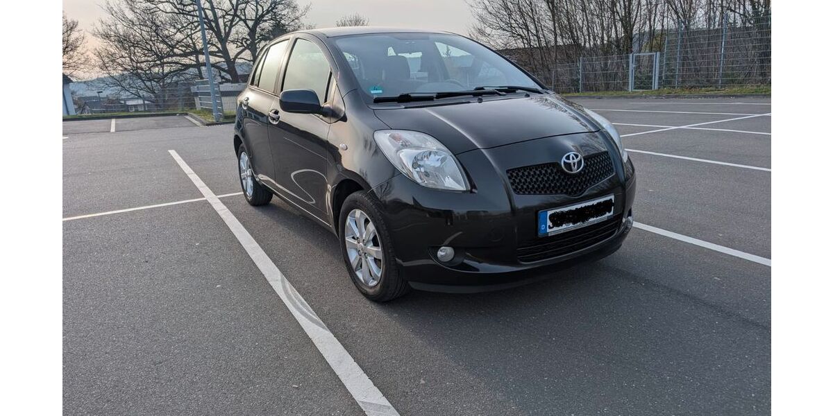 Toyota Yaris 153.400 km 3.499 &euro; Lohmar 53797