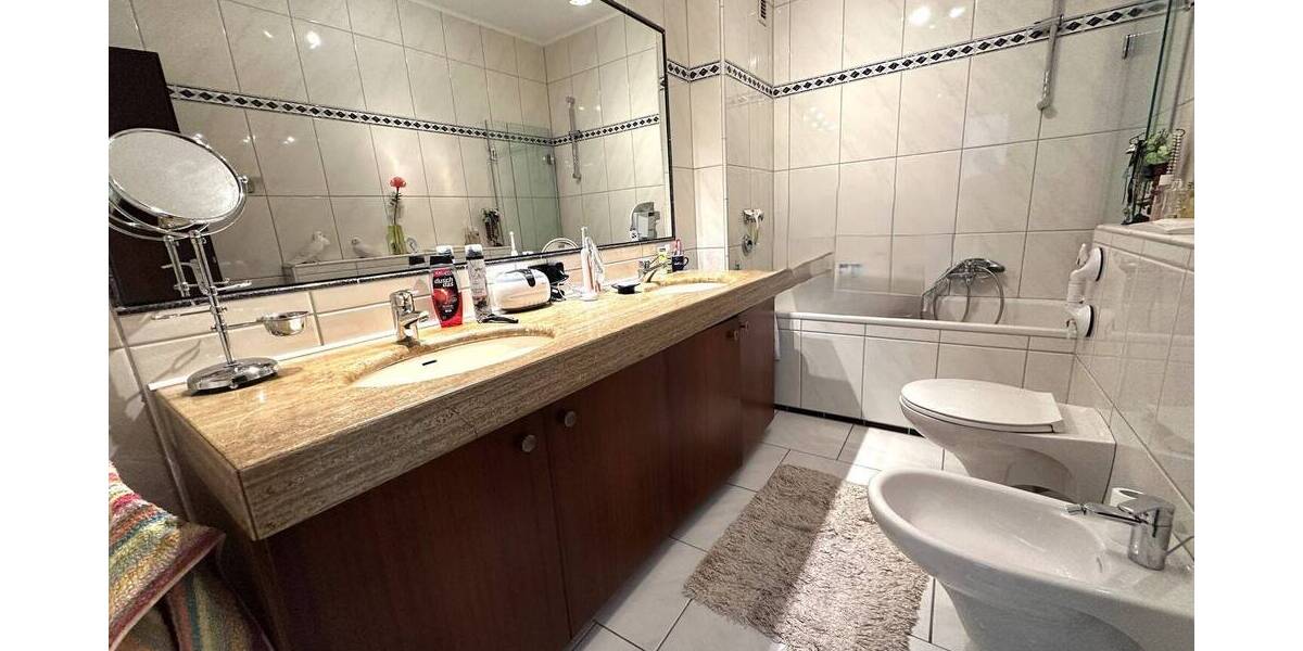 Etagenwohnung Düsseldorf Oberkassel - 4 Zimmer, 106 m&sup2;, 649.000&euro; | Angebot:26842324