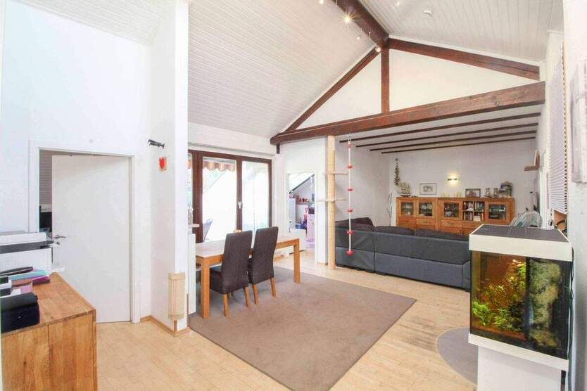 Lichtdurchflutete Dachgeschosswohnung mit Terrasse und TG-Stellplatz in Olching! 4 zimmer