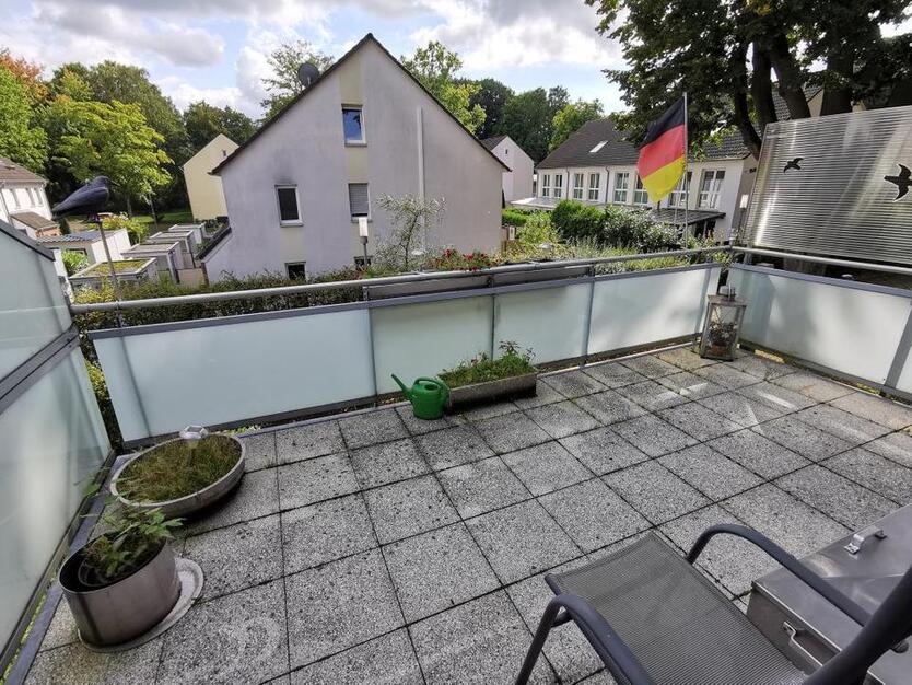 Bei VIVAWEST die Sonnenstrahlen auf dem eigenen Balkon genießen. zimmer