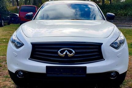 INFINITI QX70