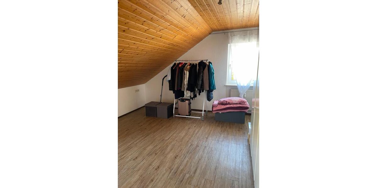 Dachgeschoßwohnung Villingen-Schwenningen Schwenningen - 3 Zimmer, 95 m&sup2;, 1.150&euro; | Angebot:26288219