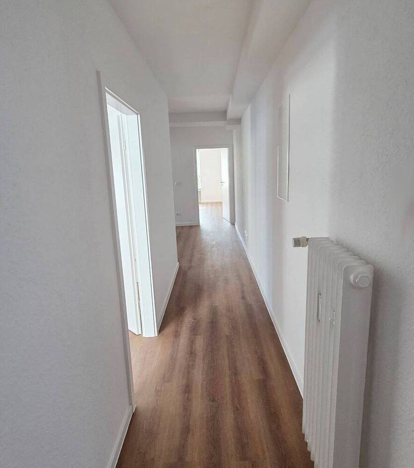 Frisches Wohngefühl! Modernisierte 3-Zimmer-Wohnung! Balkon, neues Bad, neuer Boden, Aufzug