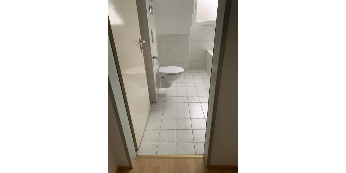Dachgeschoßwohnung Gerbrunn - 3 Zimmer, 71 m&sup2;, 875&euro; | Angebot:26665642
