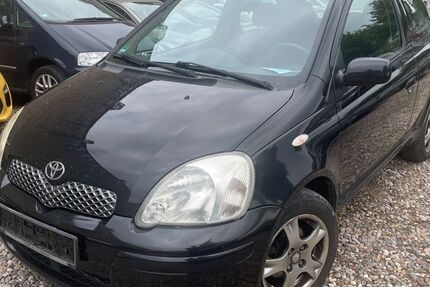 Toyota Yaris 222.000 km 2.450 &euro; Berlin 10245