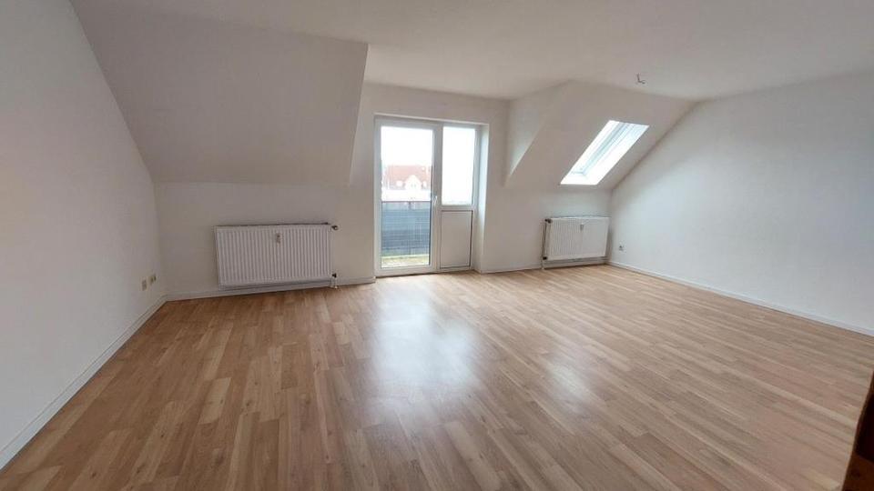 Für Euch neu renoviert- 3 Raumwohnung im Dachgeschoss mit Balkon- ab 01.12.2025 beziehbar zimmer