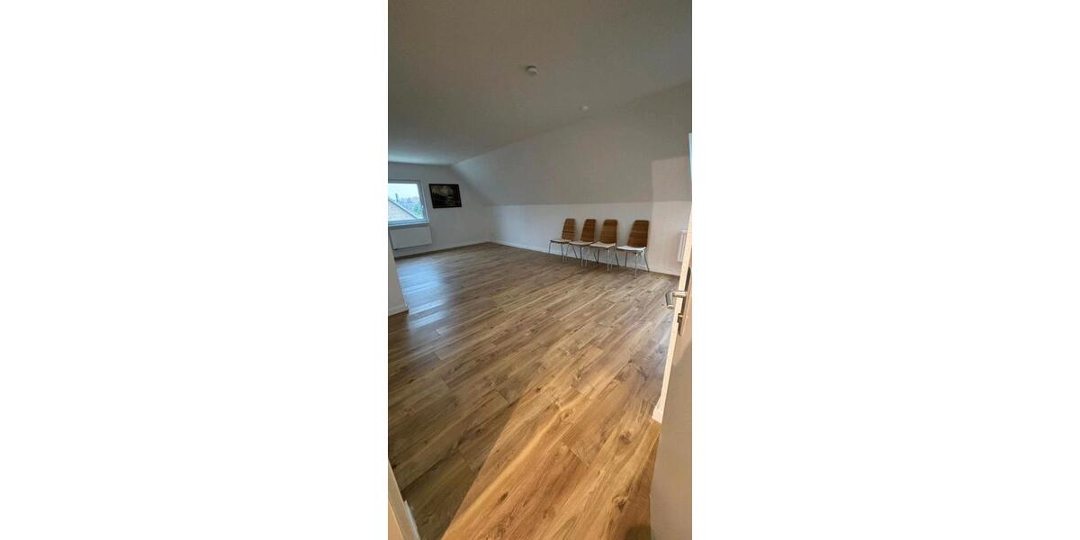 Dachgeschoßwohnung Neumünster Böcklersiedlung - 2 Zimmer, 75 m&sup2;, 725&euro; | Angebot:25378505