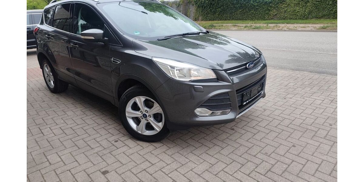 Ford Kuga 126.000 km 8.500 &euro; Lübeck 23556