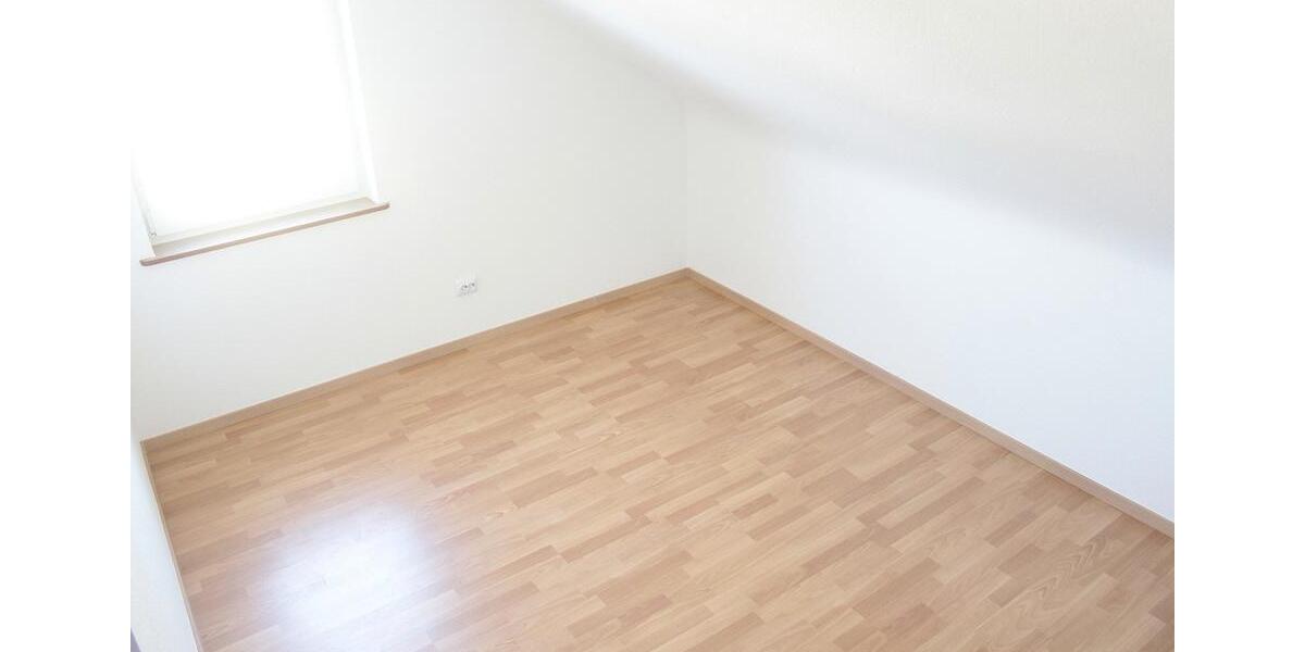 Dachgeschoßwohnung Püttlingen - 3 Zimmer, 106 m&sup2;, 780&euro; | Angebot:26398249