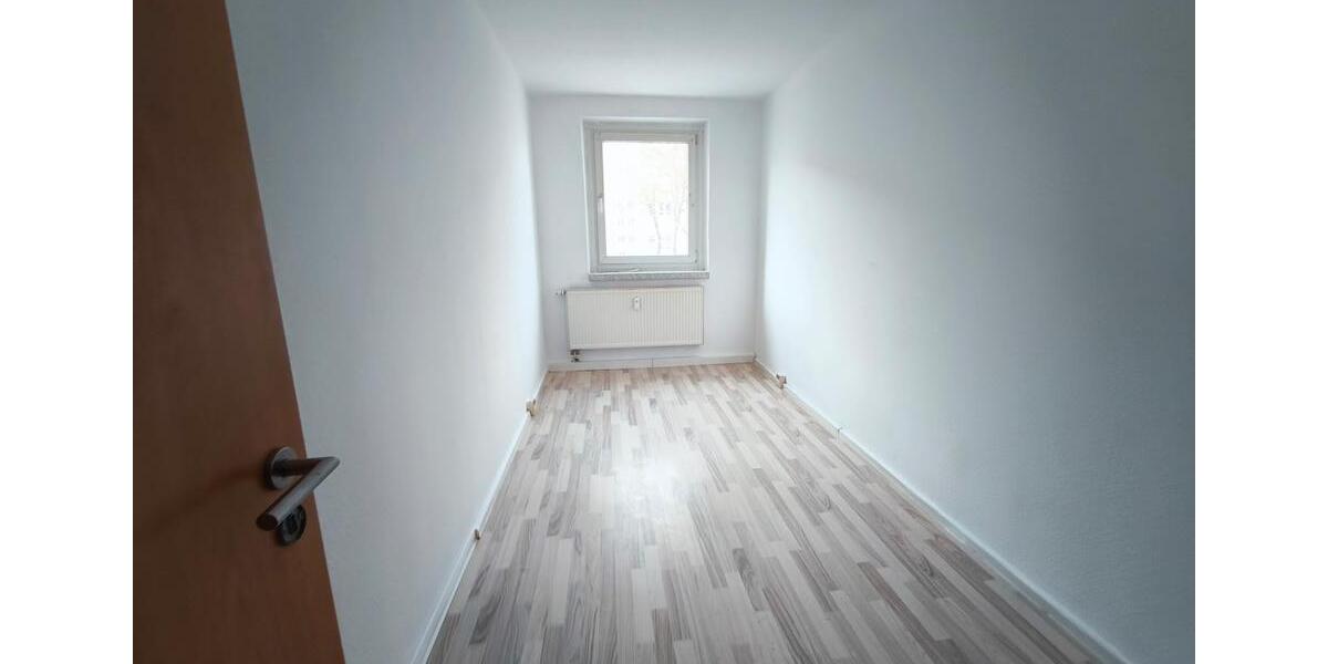 Etagenwohnung Sangerhausen - 4 Zimmer, 72 m&sup2;, 386&euro; | Angebot:25374488