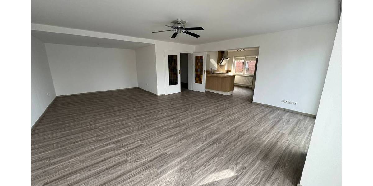 Sanierte 5 Zimmerwohnung in einer Doppelhaushälfte 5 zimmer