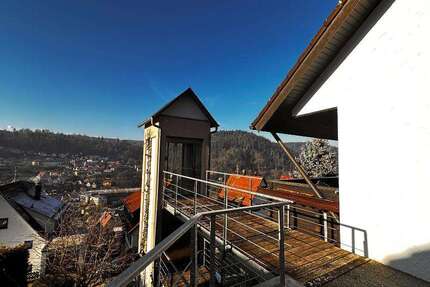 Haus Calw - 6.5 Zimmer, 240 m&sup2;, 2.700&euro; | Angebot:25208751