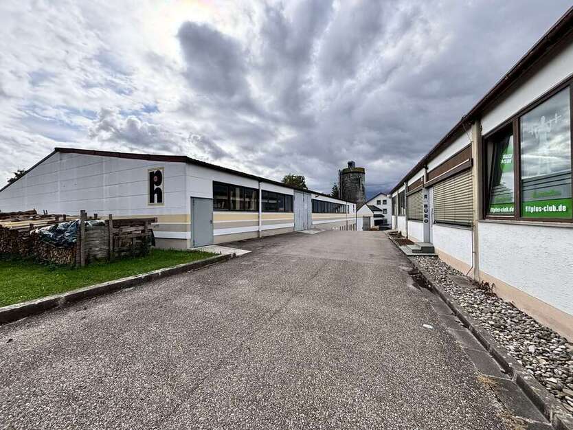 Halle in Huisheim 980.000 € 2073 m²