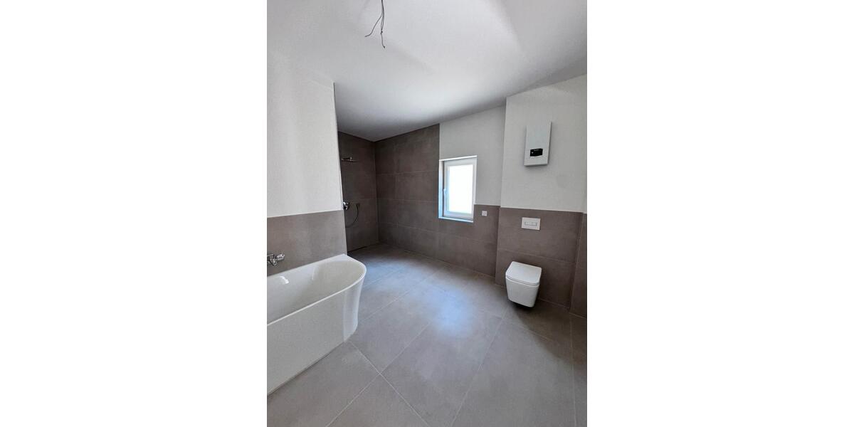 Einfamilienhaus Gummersbach - 3.5 Zimmer, 146 m&sup2;, 1.900&euro; | Angebot:25363993