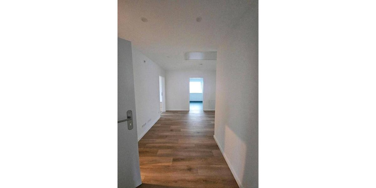 Dachgeschoßwohnung Kraichtal - 4 Zimmer, 110 m&sup2;, 1.200&euro; | Angebot:25993657