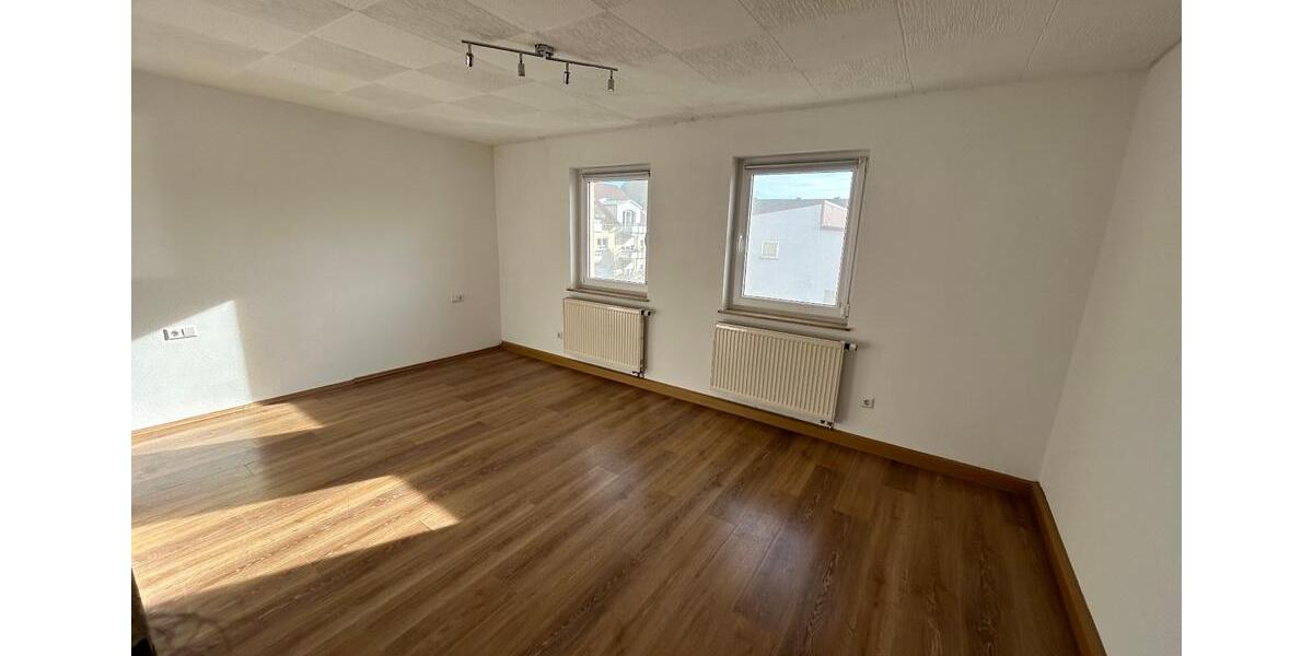 EINFAMILIENHAUS mit GARTEN und Garage zu vermieten 3 zimmer