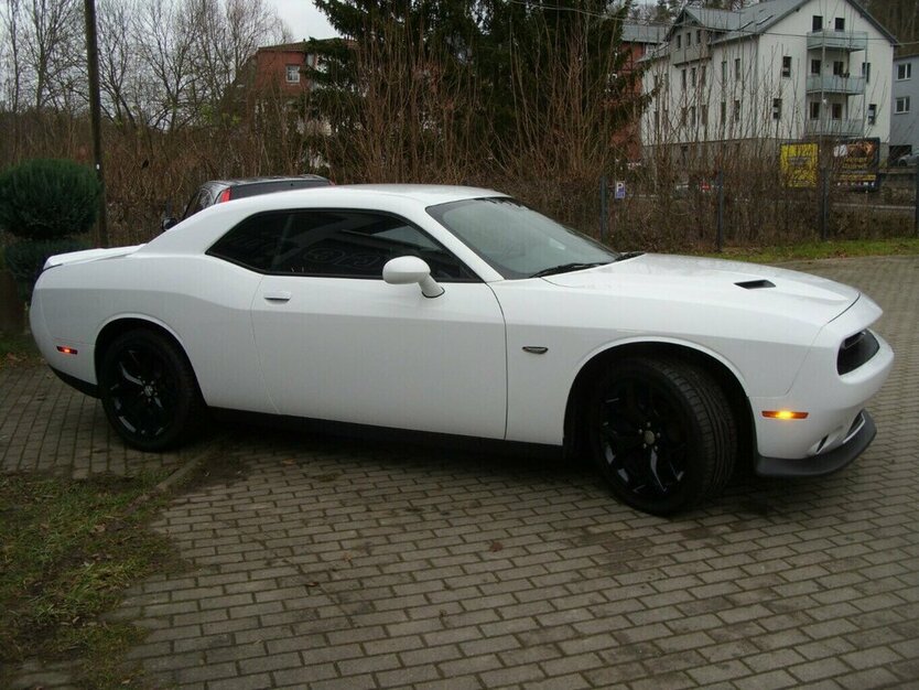 Dodge Challenger 3,6 Leder,Kamera,Sitzheizen 21.000 km 29.990 € Rudolstadt 07407