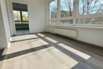 Wohnung Essen Freisenbruch - 3 Zimmer, 74 m&sup2;, 599&euro; | Angebot:26903978