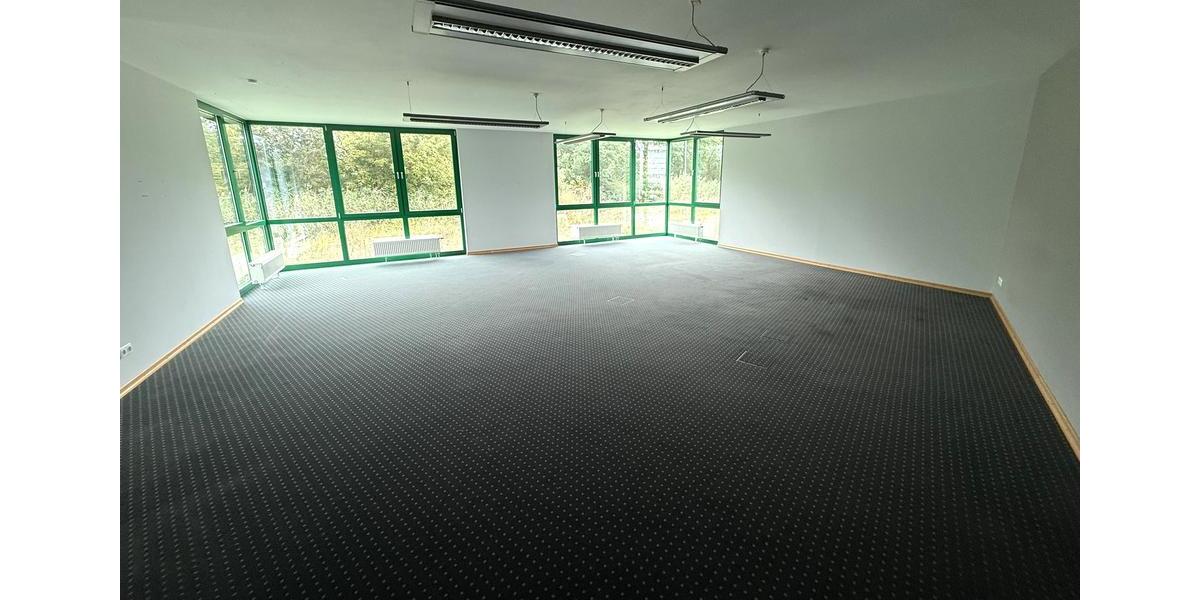 Große Gewerbeeinheit mit Glasfaseranschluss in Peitz zu vermieten! zimmer