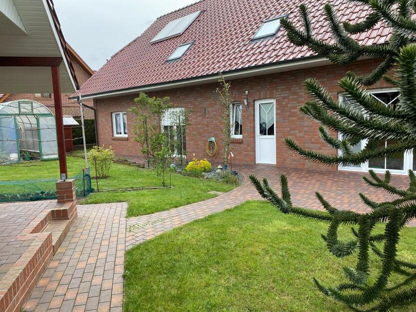 Einfamilienhaus mit EinliegerWohnung. Provision frei.