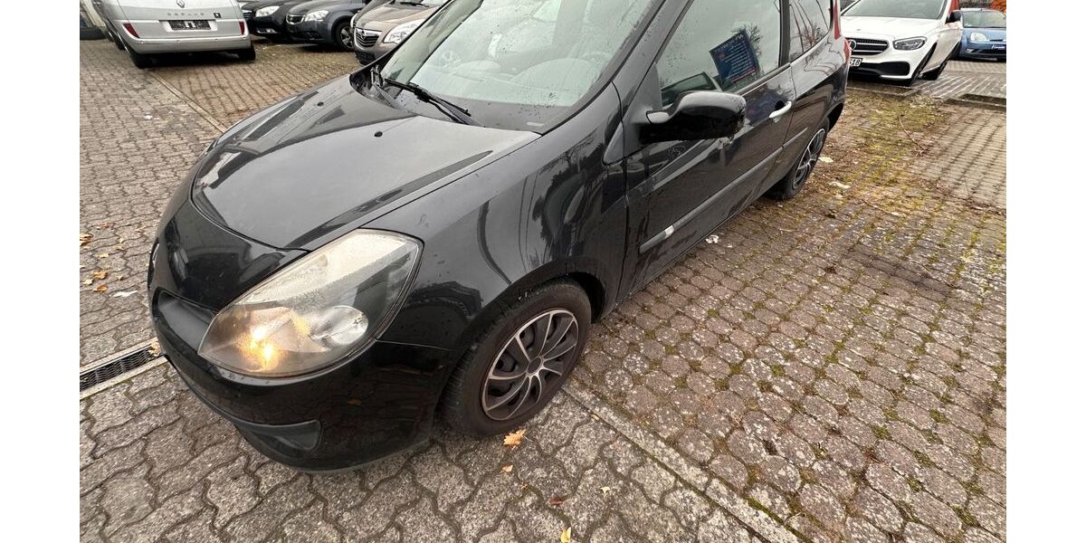 Renault Clio 157.000 km 1.990 &euro; Hanau 63452