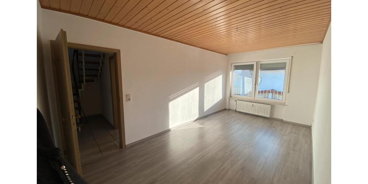 Reihenhaus Limeshain - 5 Zimmer, 180 m&sup2;, 1.400&euro; | Angebot:25441077