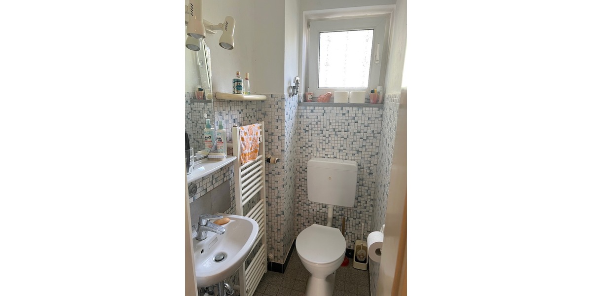 DUS, 4Zi. RMH, 110m² Wfl., 215m² Grd., Terr., Garten, Keller, Grg. 4 zimmer