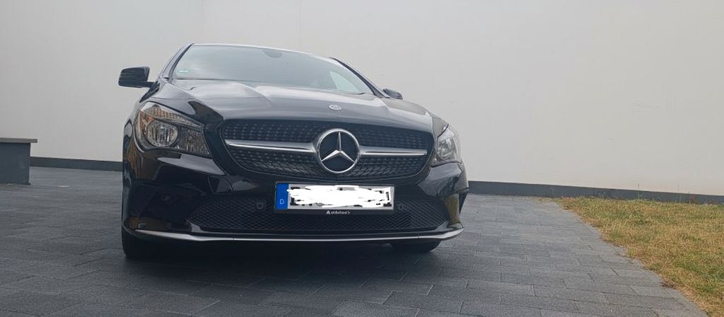 Mercedes-Benz CLA 220 Shooting Brake 185.000 km 14.900 € Messel 64409