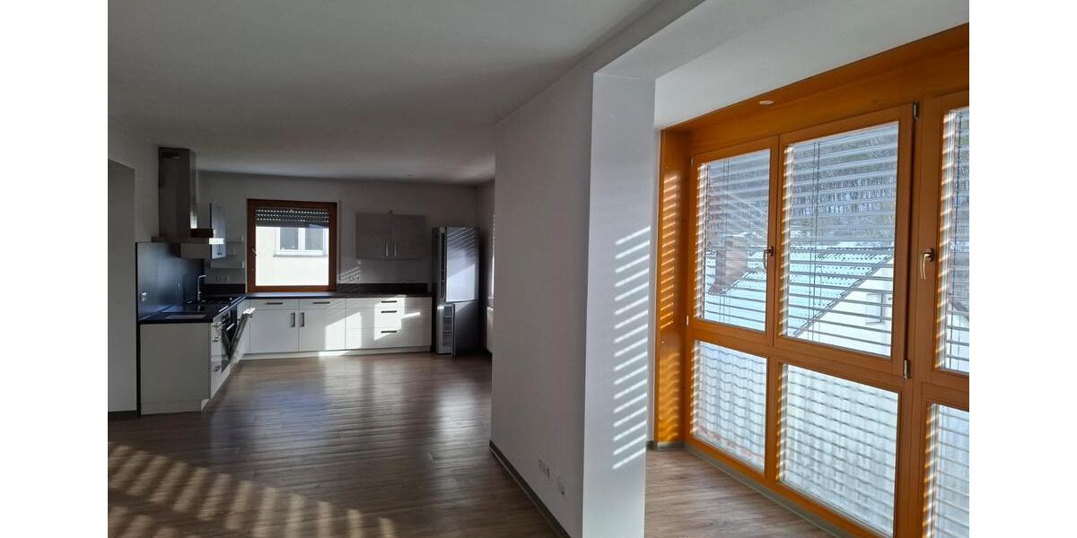 Freistehendes EFH mit Garten, Garage und Einliegerpotenzial 8 zimmer