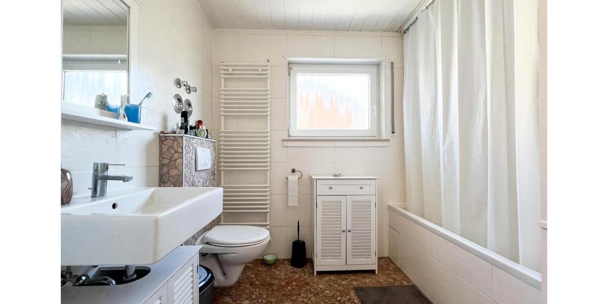 Etagenwohnung Schwetzingen - 3 Zimmer, 93 m&sup2;, 1.190&euro; | Angebot:25973947