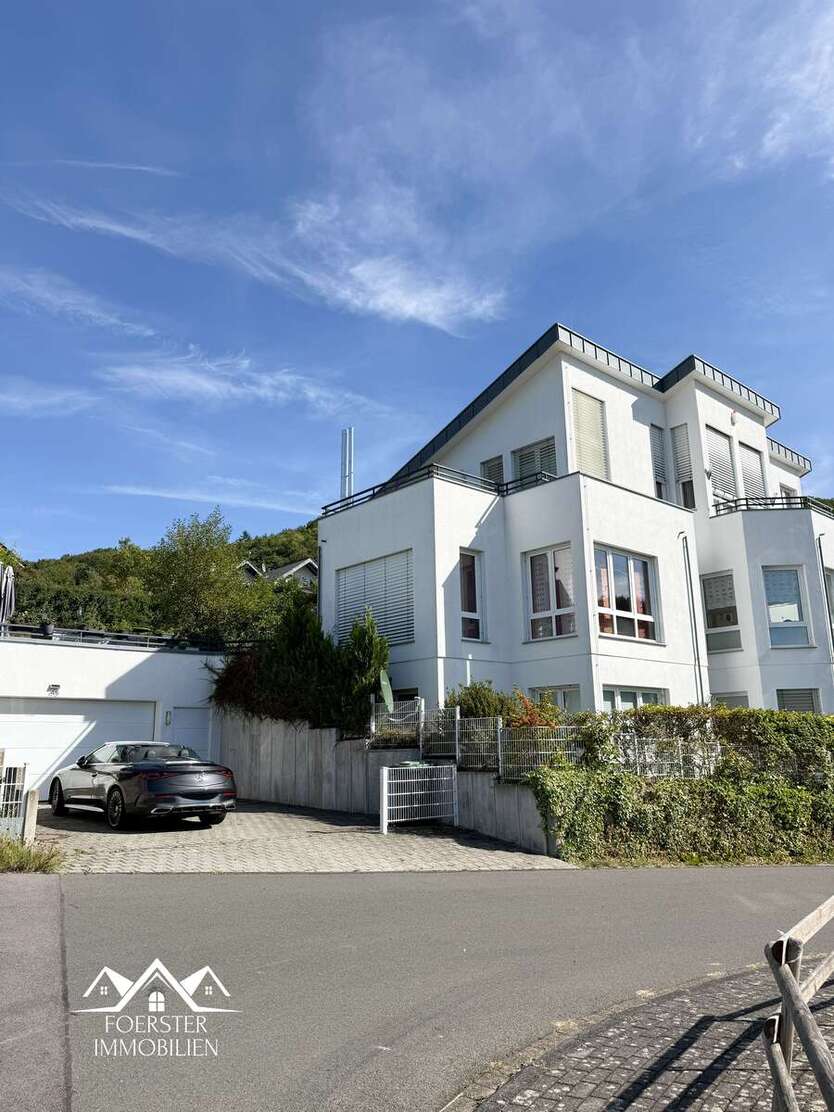 Haus zum Kaufen in Simmerath 1.495.000 € 362 m² 11 zimmer