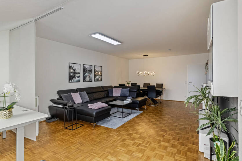 *** Lichtdurchflutete Dachgeschoßwohnung mit zwei sonnigen Dachterrassen in Top-Lage ***