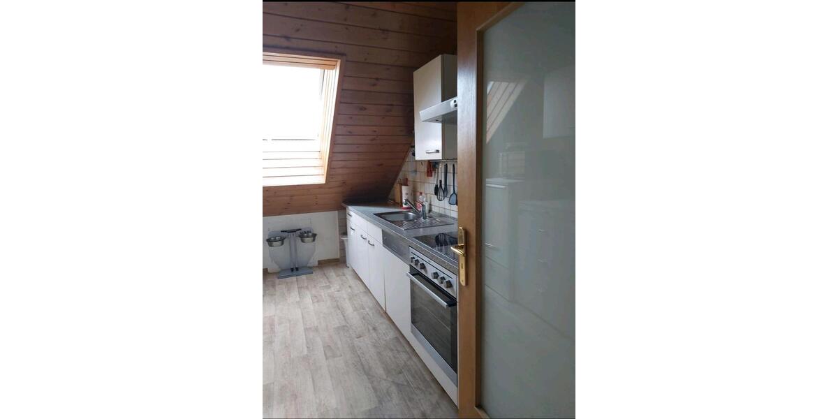 Dachgeschoßwohnung Schriesheim - 2.5 Zimmer, 80 m&sup2;, 1.100&euro; | Angebot:26283889