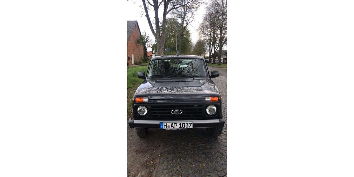 Lada Niva 49.300 km 15.000 &euro; Köln 50825