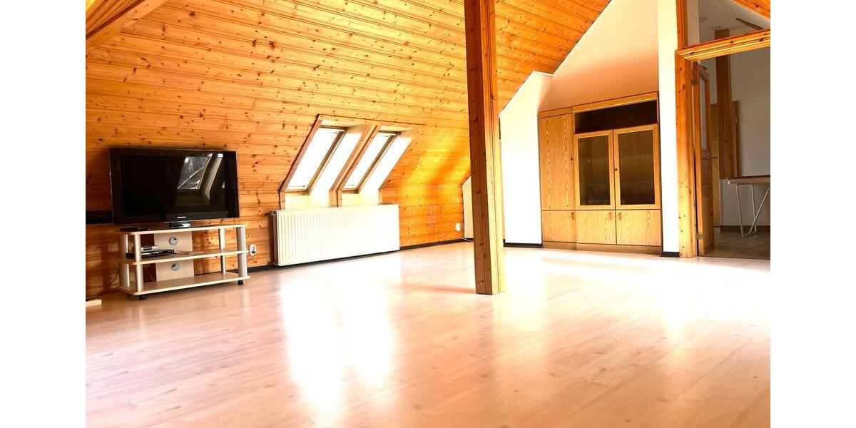 Dachgeschoßwohnung Rosengarten - 2.5 Zimmer, 65 m&sup2;, 902&euro; | Angebot:24982206