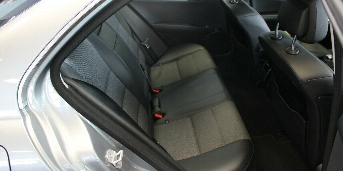 Mercedes-Benz C 180 BlueEFFICIENCY 7G-TRONIC Avantgarde 142.447 km 9.980 &euro; Euskirchen 53881