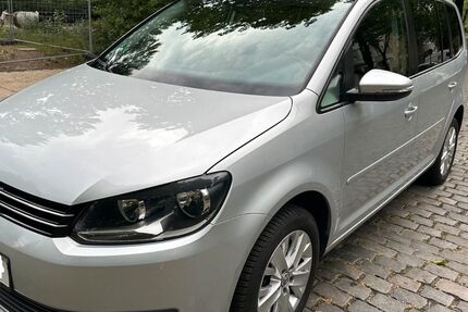 VW Touran 106.000 km 7.890 &euro; Berlin 10961