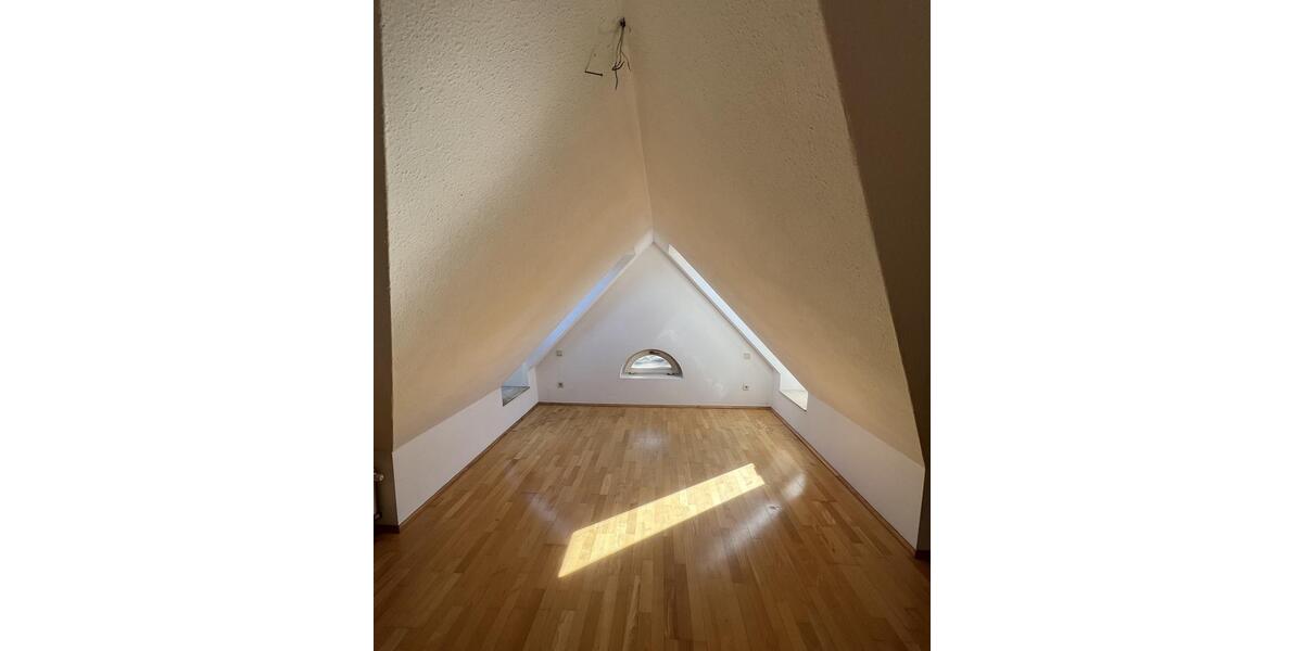 Dachgeschoßwohnung Dresden Leuben - 2 Zimmer, 69 m&sup2;, 550&euro; | Angebot:26266396