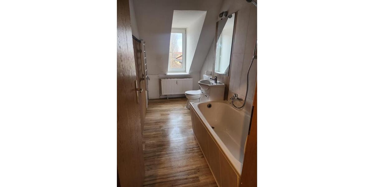 Dachgeschoßwohnung Aschersleben - 3 Zimmer, 67 m&sup2;, 72.000&euro; | Angebot:27024146