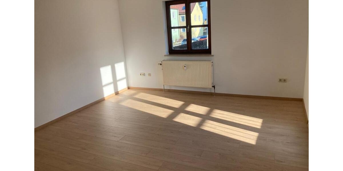 Erdgeschoßwohnung Wiesau Kornthan - 3 Zimmer, 73 m&sup2;, 475&euro; | Angebot:25960438
