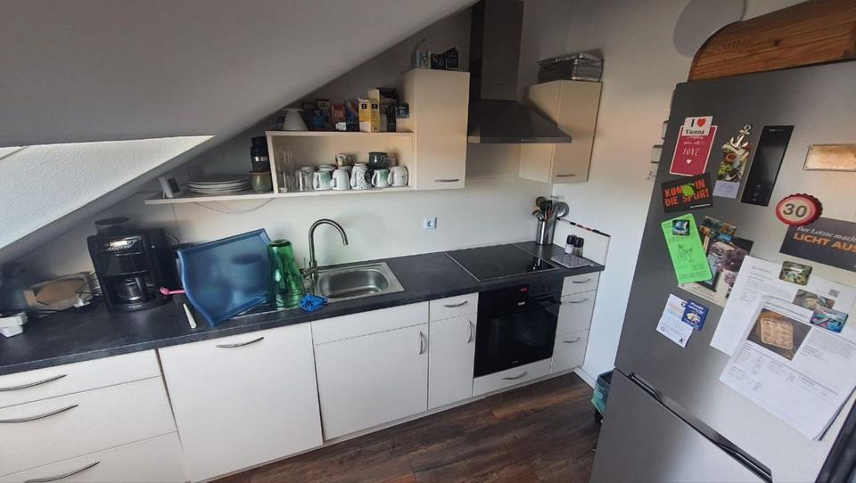 zentrumsnahe 3,5 Zimmer Wohnung mit Einbauküche, Blick über Friedrichroda, Stellplatz, Gartenanteil und Keller