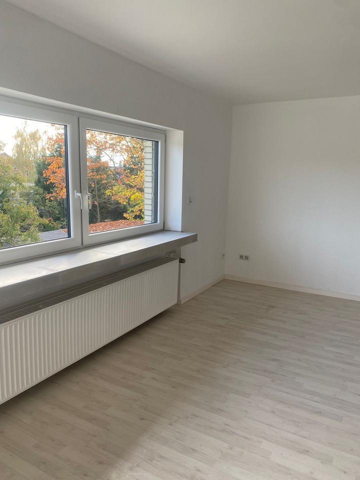 Moderne 3-Zimmer-Wohnung mit Dachterrasse und Tiefgarage in Arpke zimmer