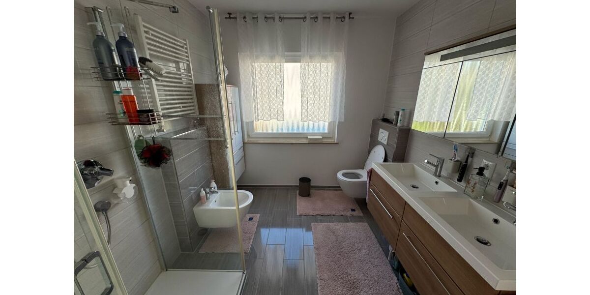 Provisionsfrei* Reiheneckhaus mit Einliegerwohnung von Privat in Herrenberg - Brahmsstraße - Reihenendhaus Herrenberg Herrenberg (Stadt) | Angebot:26973289