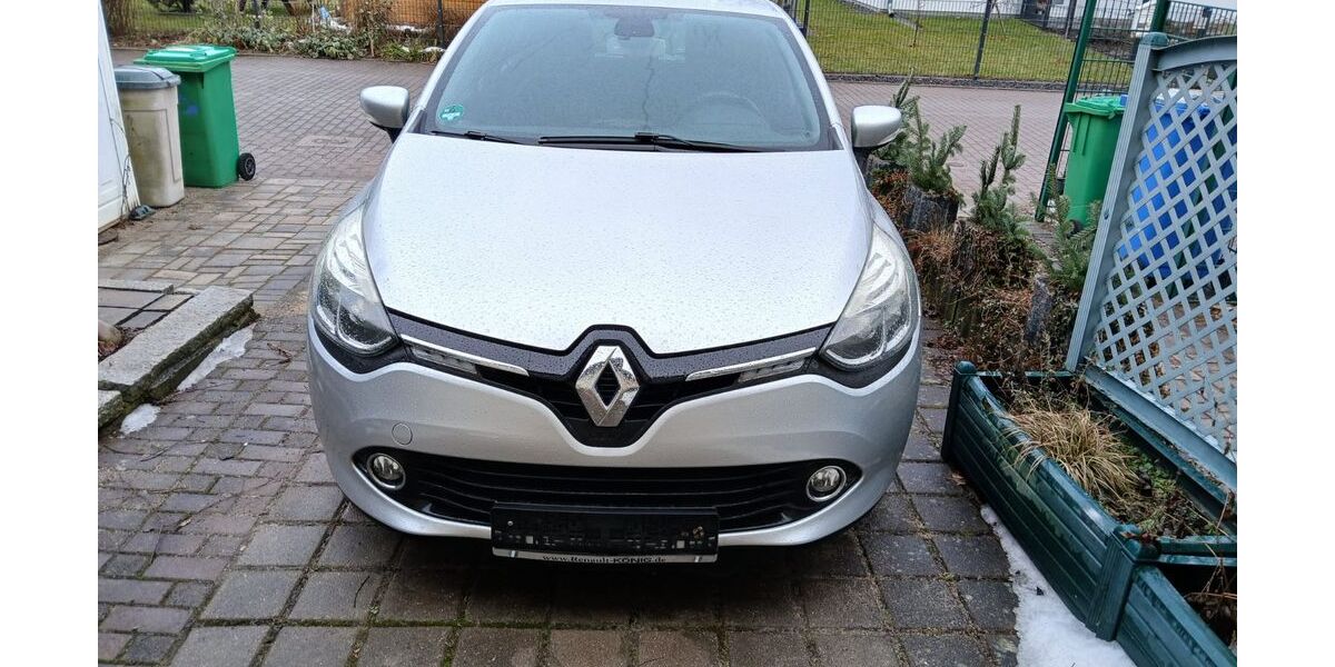 Renault Clio 111.000 km 5.400 &euro; BLANKENFELDE 15827