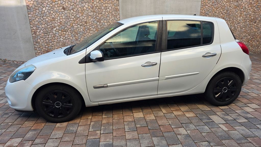 Renault Clio 229.600 km 2.390 &euro; Tengen 78250