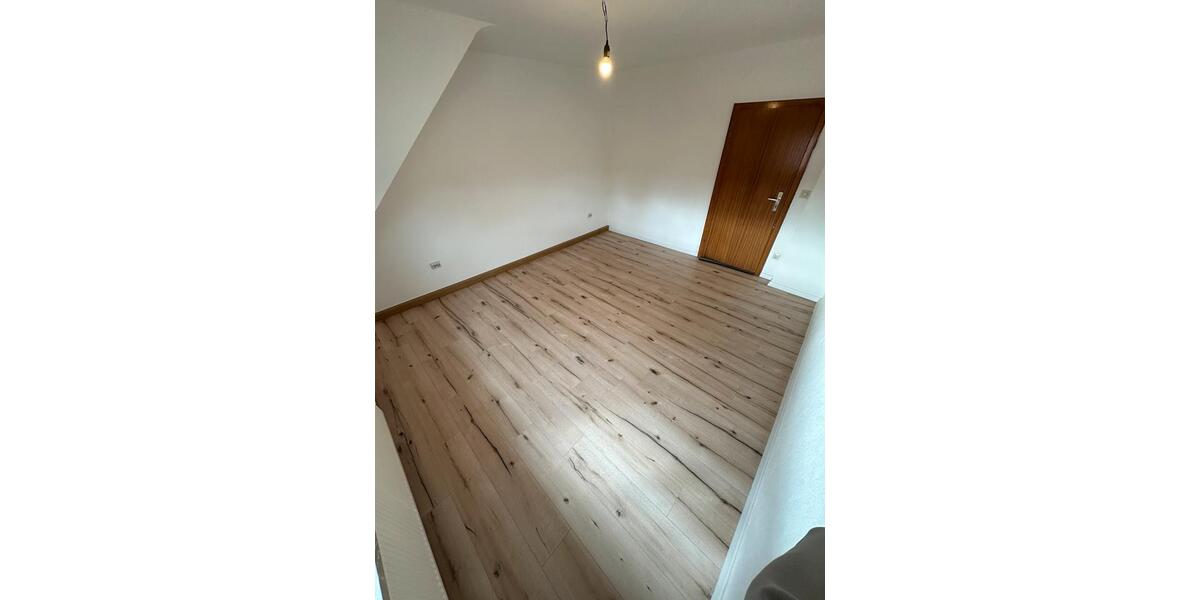 Dachgeschoßwohnung Marpingen - 3 Zimmer, 90 m&sup2;, 700&euro; | Angebot:26021107