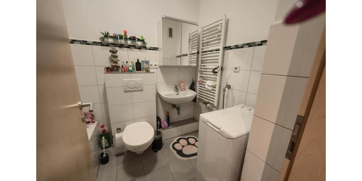 Dachgeschoßwohnung Niederkassel - 2 Zimmer, 45 m&sup2;, 610&euro; | Angebot:26335926