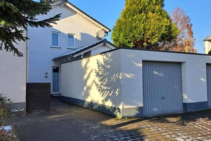 Versetzte Doppelhaushälfte in Pulheim-Sinnersdorf, Bj. 2005 4 zimmer