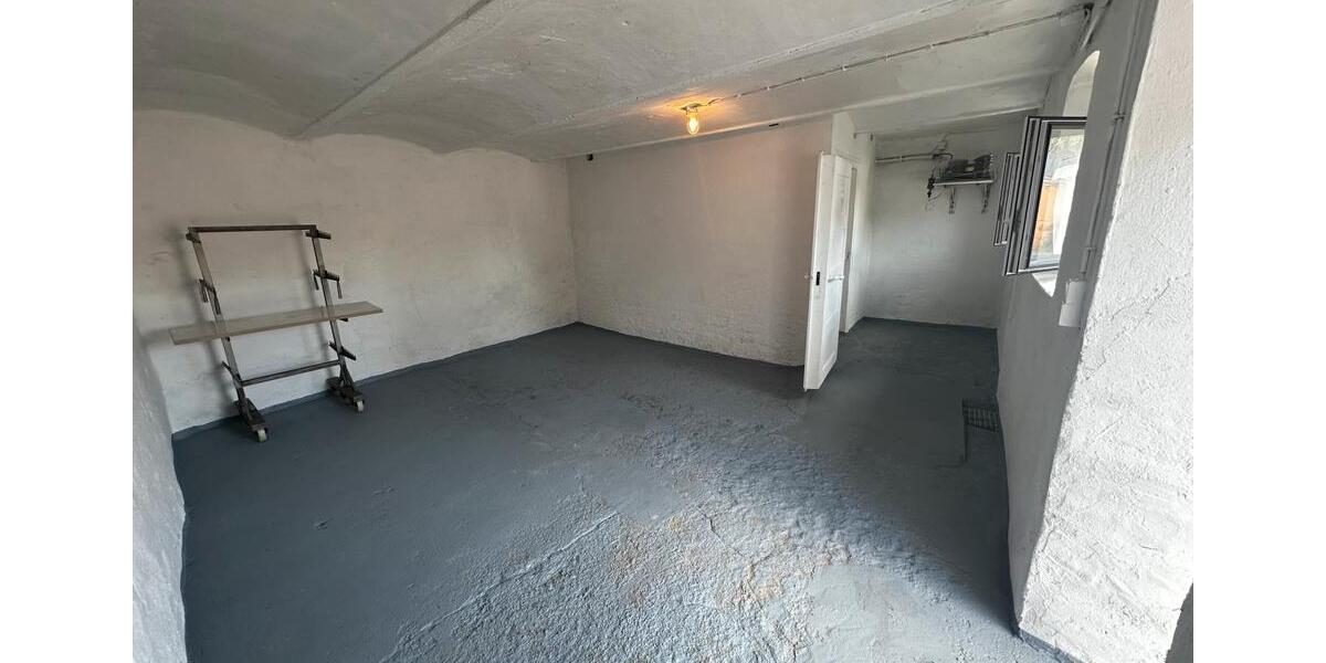 Lagerraum, neu renoviert, mit Kühlmöglichkeit. Ca. 40qm. zimmer