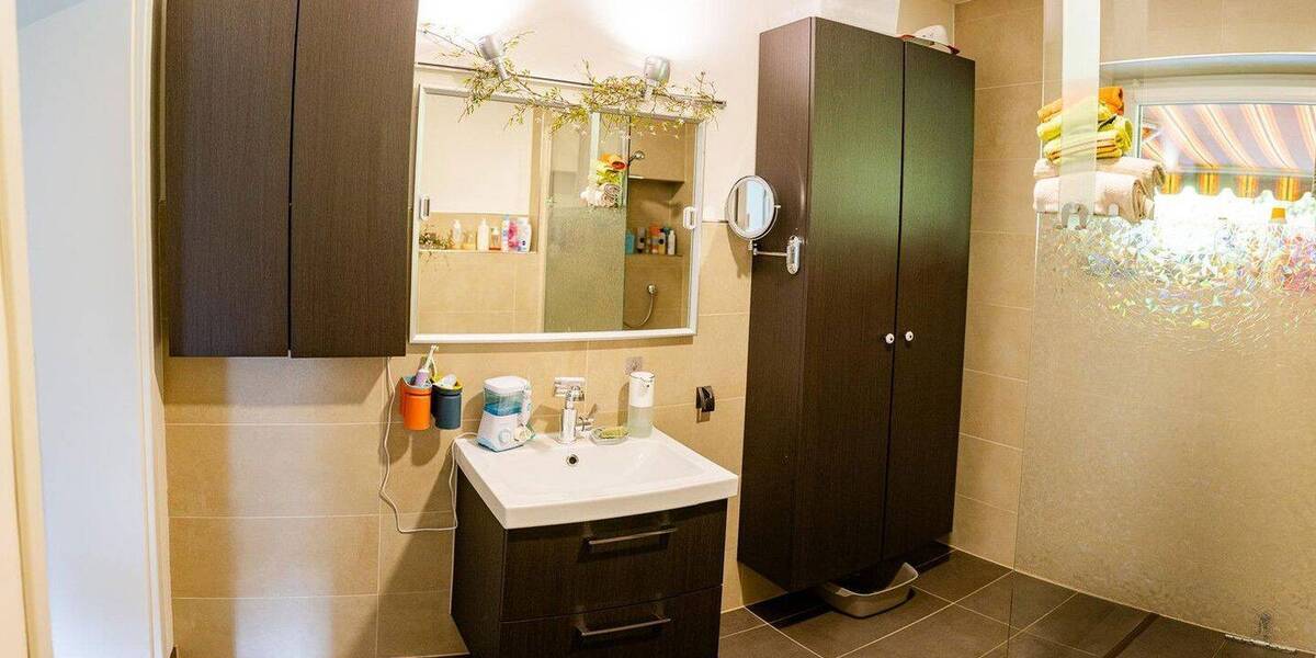 Viel Platz auf 3 Ebenen: großzügige DHH Haus Doppelgarage, PV, naturnahe Lage in Remscheid-Hasten 7 zimmer